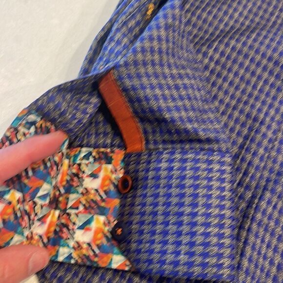 Robert Graham men’s medium shirt beautiful piece if you know this brand love it. - Picture 12 of 12